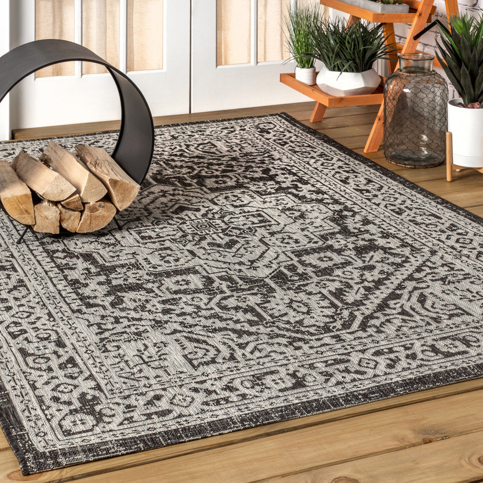 Sinjuri Medallion Textured Weave Indoor/Outdoor Area Rug