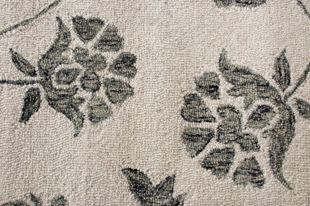 5" x 7" Gray and Ivory Filigree Area Rug