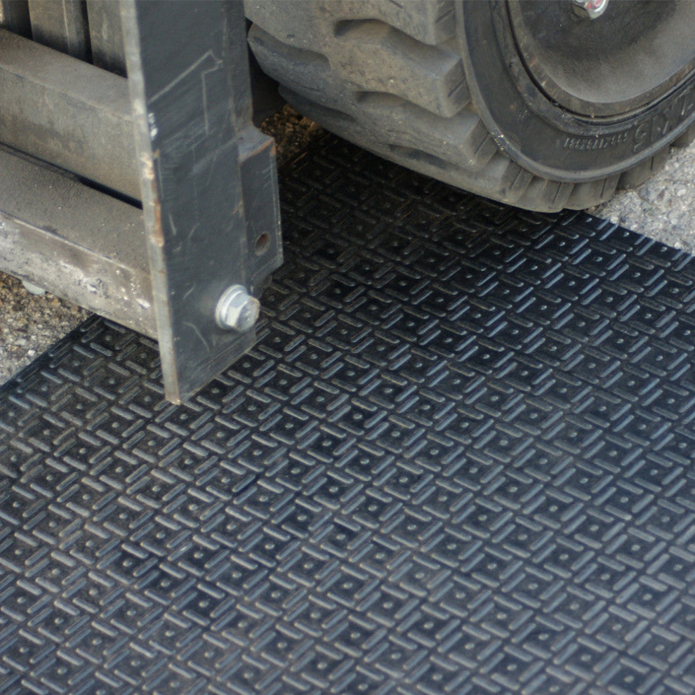 Rubber-Cal Shark Tooth II Heavy-Duty Rubber Mat - Black, 36 x 48 x 0.5 in.