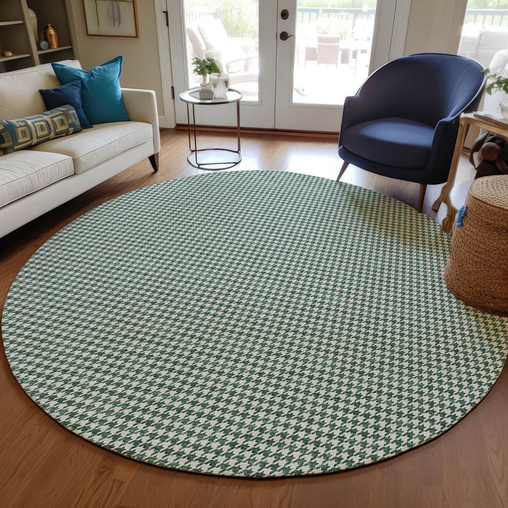 Indoor/Outdoor Hinton HN1 Green Machine Washable 8' x 8' Rug