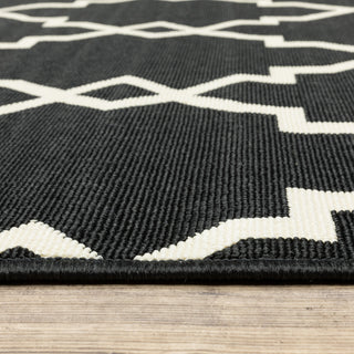 Oriental Weavers Marina Black/ Ivory Geometric Indoor/Outdoor Rug 6'7"X9'6"