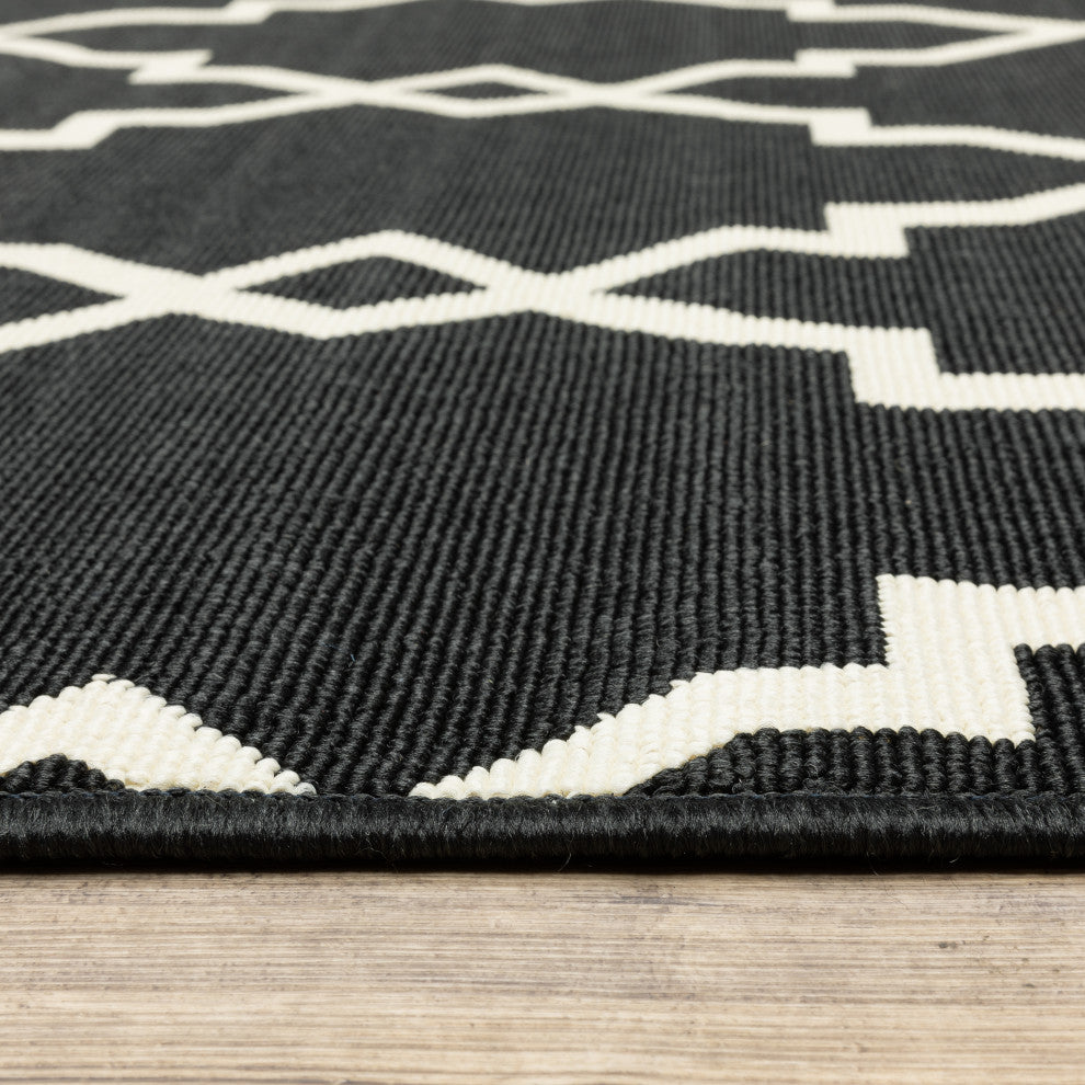 Oriental Weavers Marina Black/ Ivory Geometric Indoor/Outdoor Rug 6'7"X9'6"