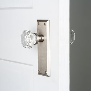 Double New York Plate With Waldorf Knob, Satin Nickel