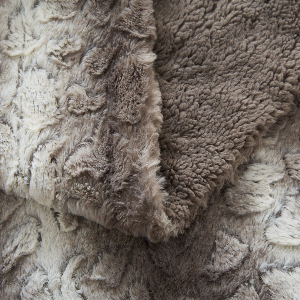 Snow Giraffe Faux Fur Throw Blanket, 50"x60"
