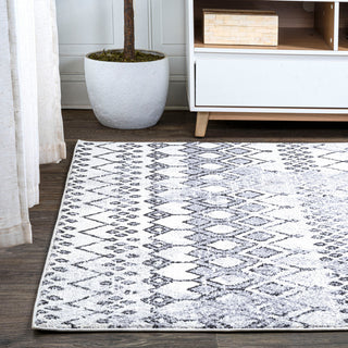 Azmar Moroccan Geometric Distressed Ivory/Black 3'x5' Area Rug