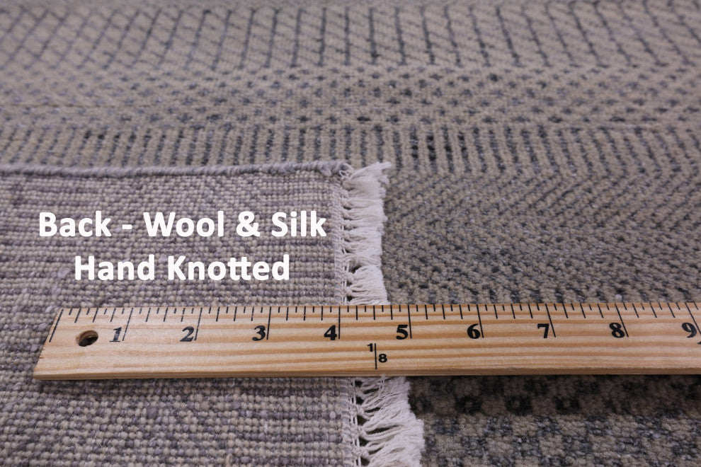 8' 2" X 9' 10" Wool and Silk Hand-Knotted Savannah Gabbeh Rug Q6620