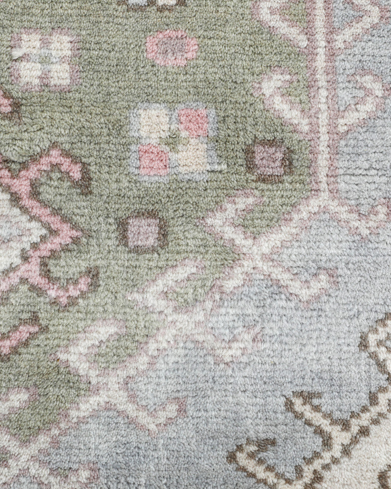 Utica, Handmade Area Rug 5' 0" x 8' 0"