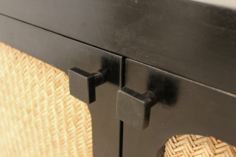 Navice 3-Door Plasma Stand