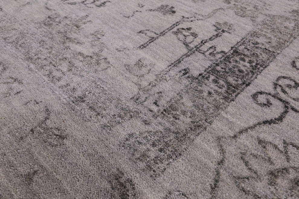 9' 0" X 11' 5" Persian Wool and Silk Handmade Rug Q6953