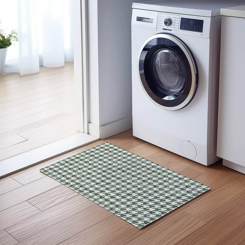 Indoor/Outdoor Hinton HN1 Green Machine Washable 1'8" x 2'6" Rug