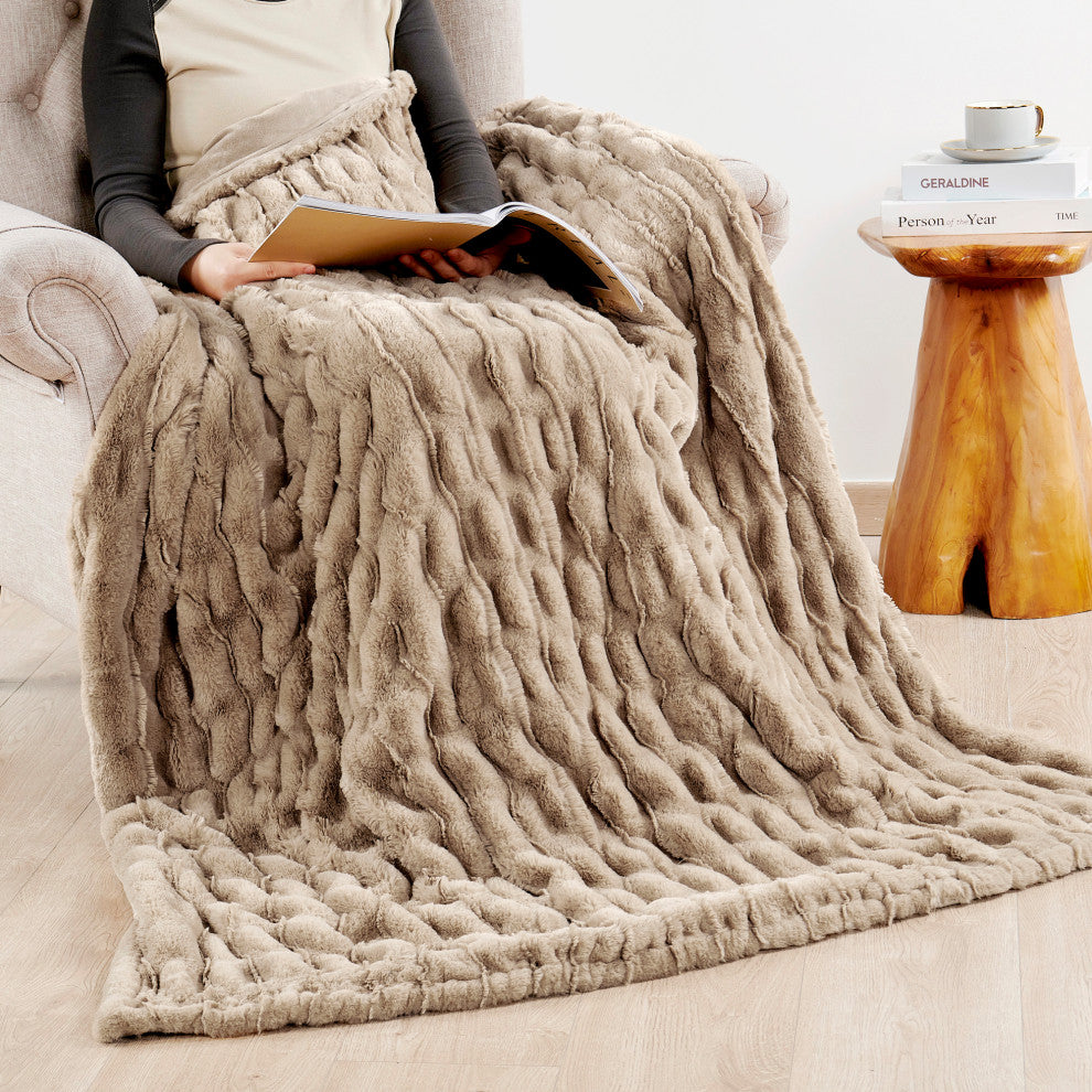 Stretchy Solid Color Faux Fur Throw