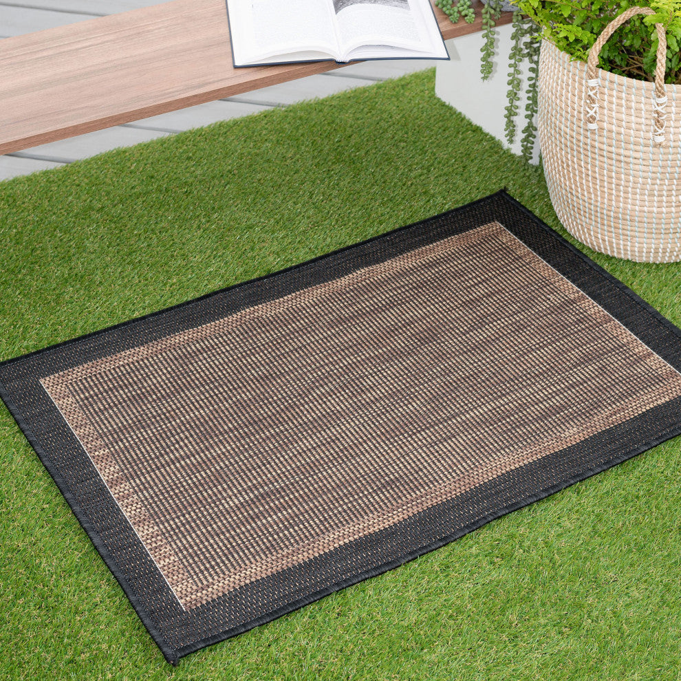 Dania Transitional Solid Border Black/Gold Indoor/Outdoor Scatter Mat, 2'x3'