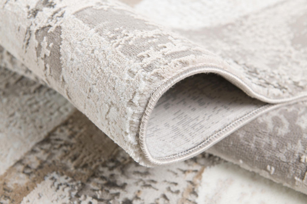 7"x10" Gray and Ivory Distressed Diamonds Area Rug