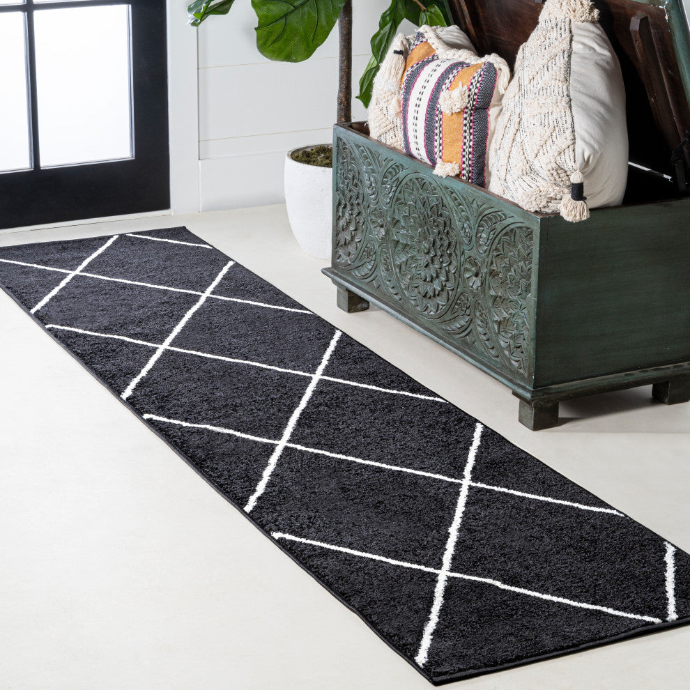 Cole Minimalist Diamond Trellis Black/White 2'x8' Runner Rug