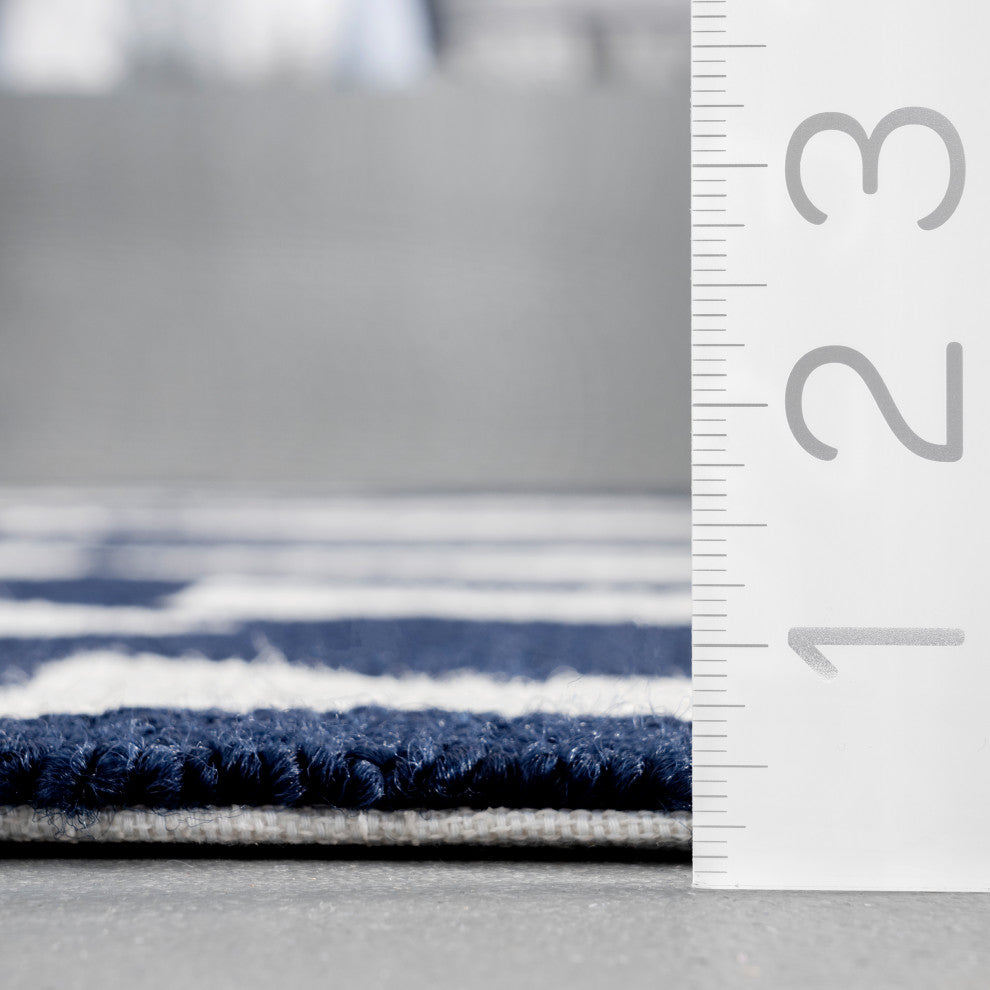 Nuloom Novelty Outdoor Hand Hooked Area Rug Fish Outdoor, Navy 2'6"x8'