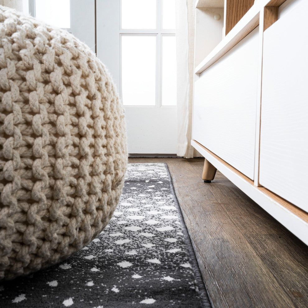 Antelope Modern Animal Black/Cream 4'x6' Area Rug