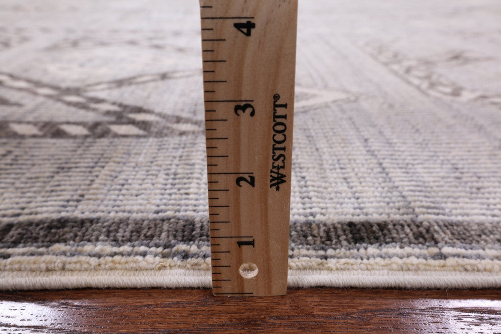 6' 6" X 9' 0" Navajo Hand Knotted Wool Area Rug Q4555