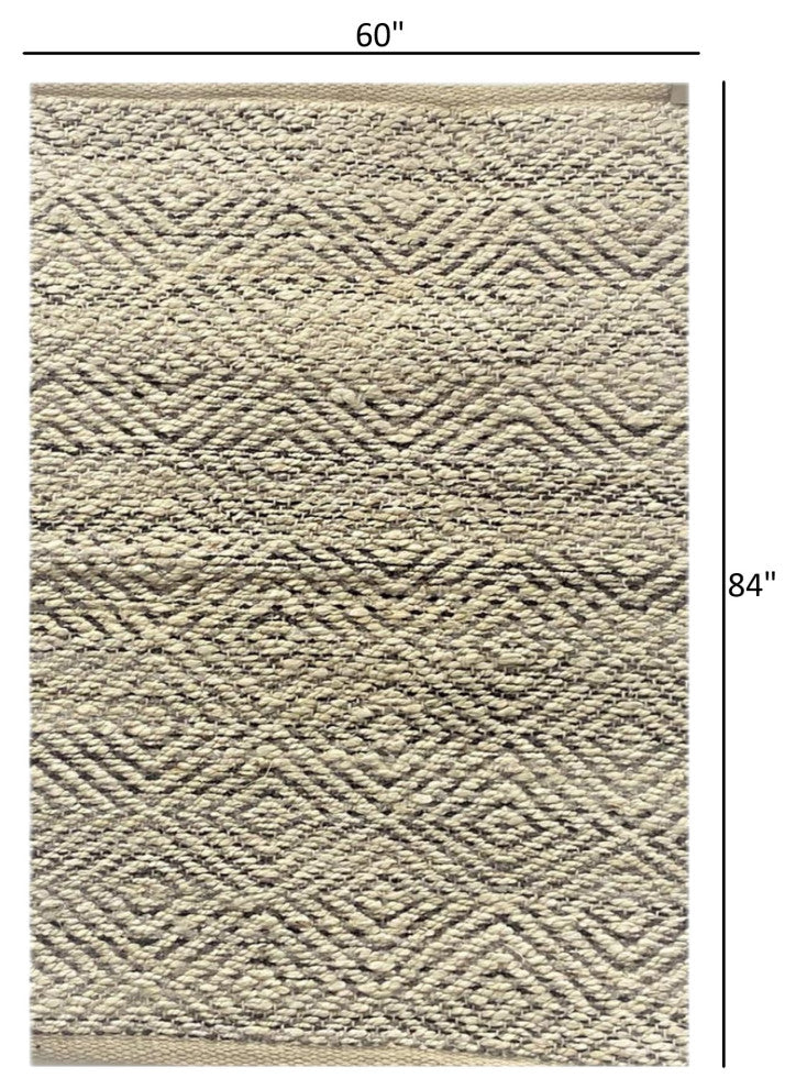 5" x 7" Gray and White Diamonds Area Rug