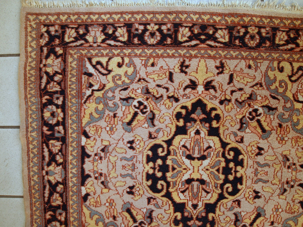 Handmade vintage Pakistani Lahore rug 3,1' x 5' ( 95cm x 154cm ) 1970