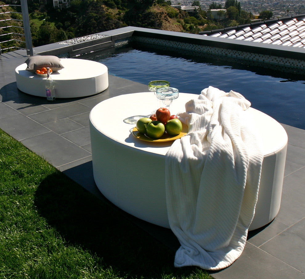 Note Oval Ottoman, Chill White