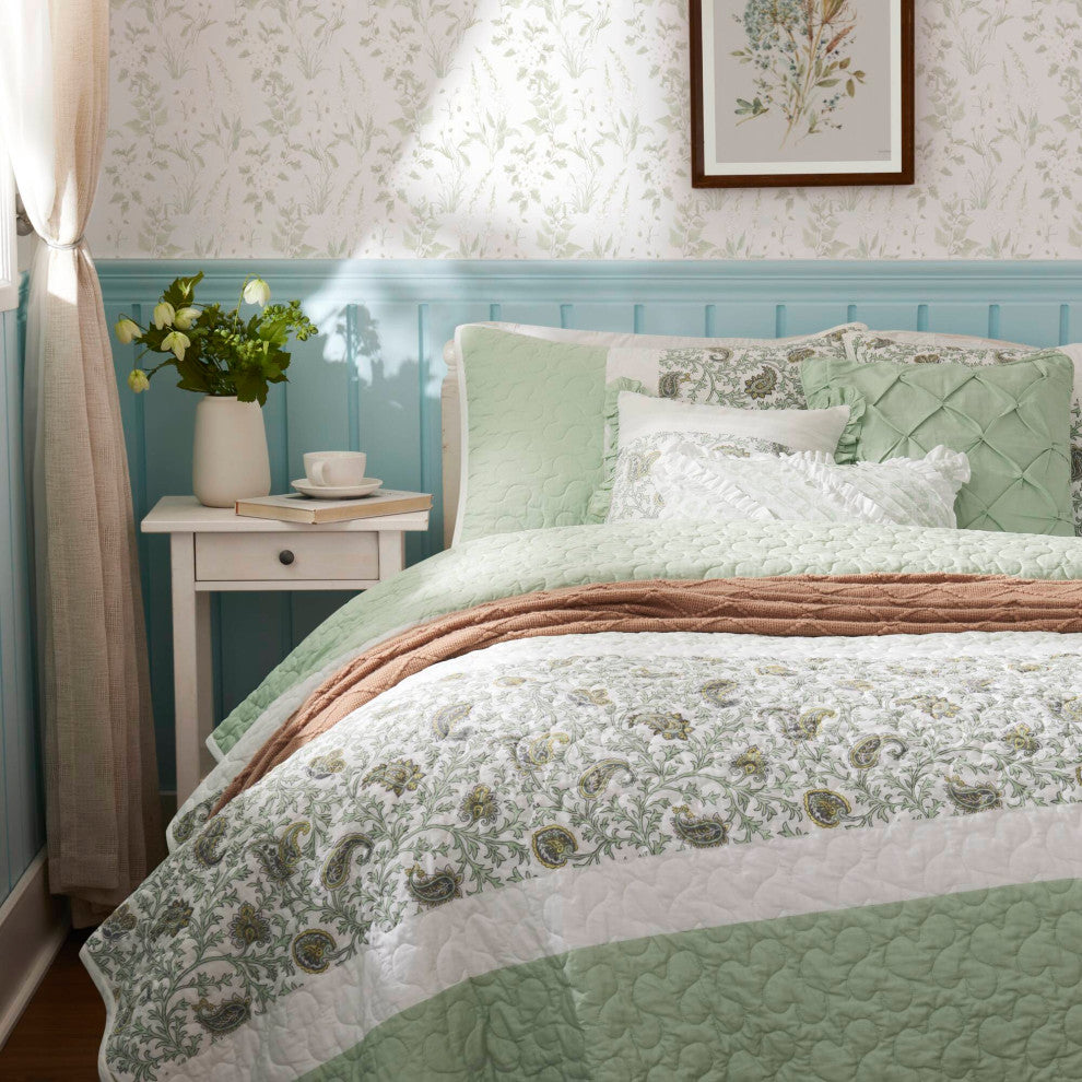 Madison Park Dawn 6 Piece Cotton Percale Quilt Set with Throw Pillows, Sage Green, King/Cal King