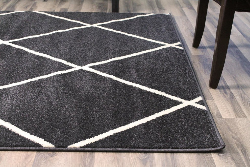 Westwood Diamond Rug - Dark Grey - 5' X 8'