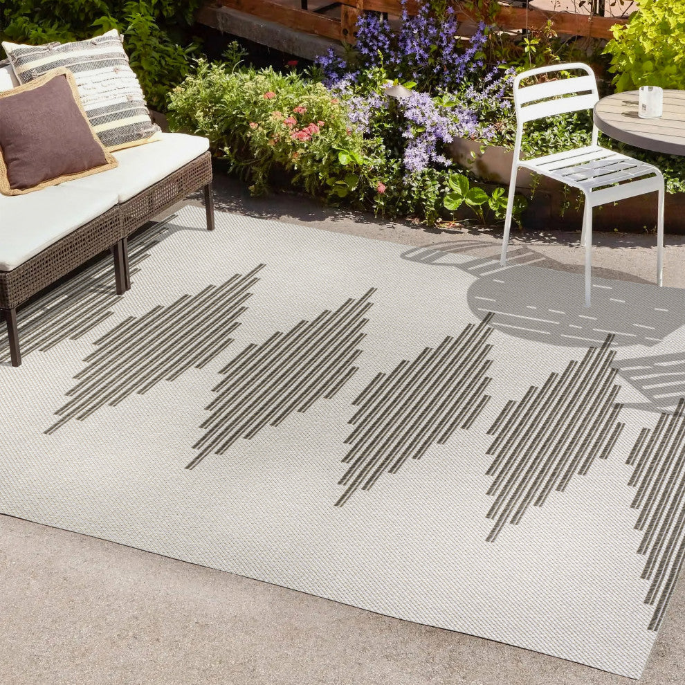 Vinales Diamond Stripe Indoor/Outdoor Area Rug, Light Gray/Black, 3x5