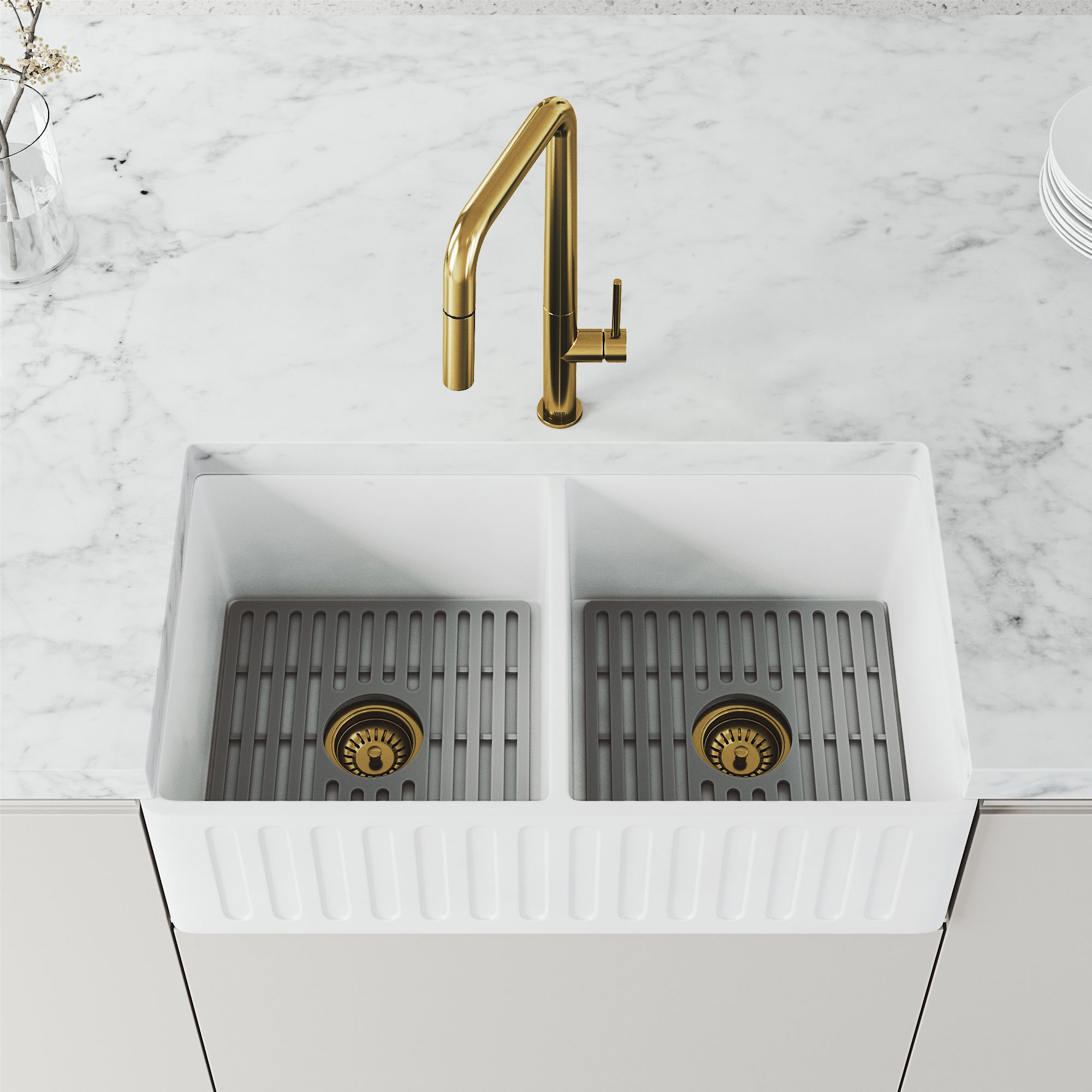 VIGO Parsons 18" H Single Handle Pull-Down Sprayer Kitchen Faucet, Matte Brushed Gold, Without Extras
