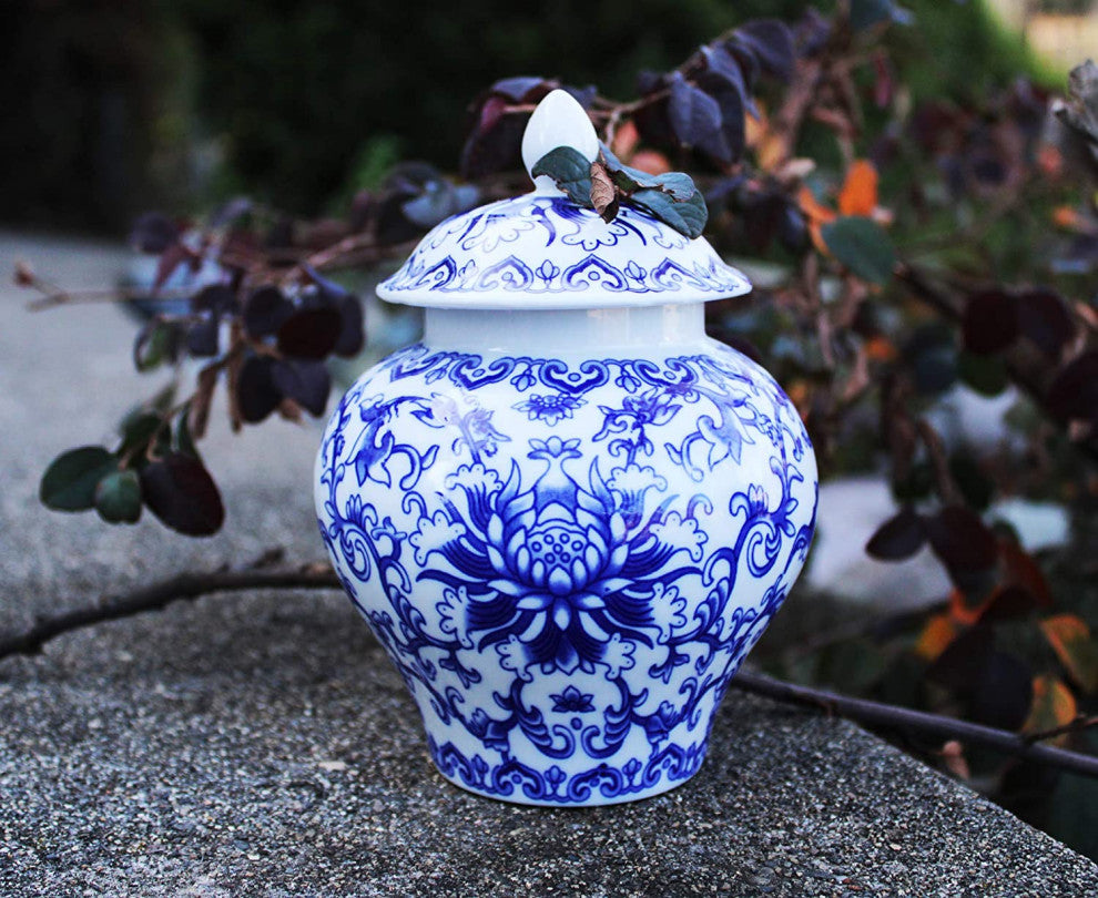 Style Blue and White Porcelain Helmet-shaped Temple Jar
