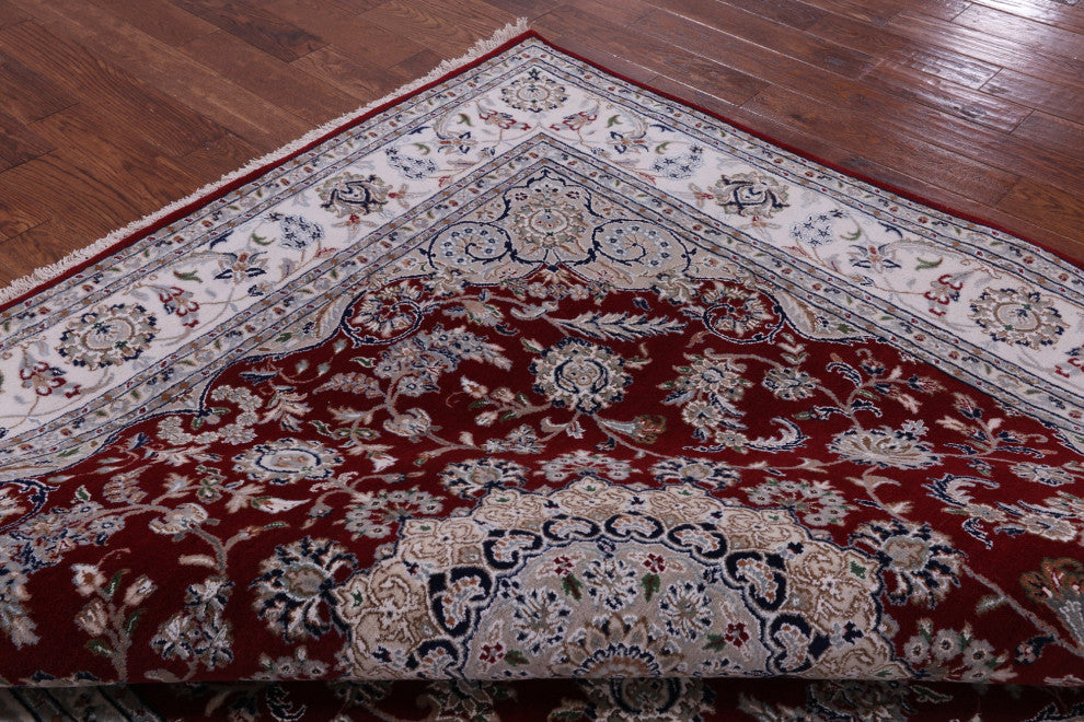 8' Square Wool & Silk Handmade Persian Nain Rug - Q9322