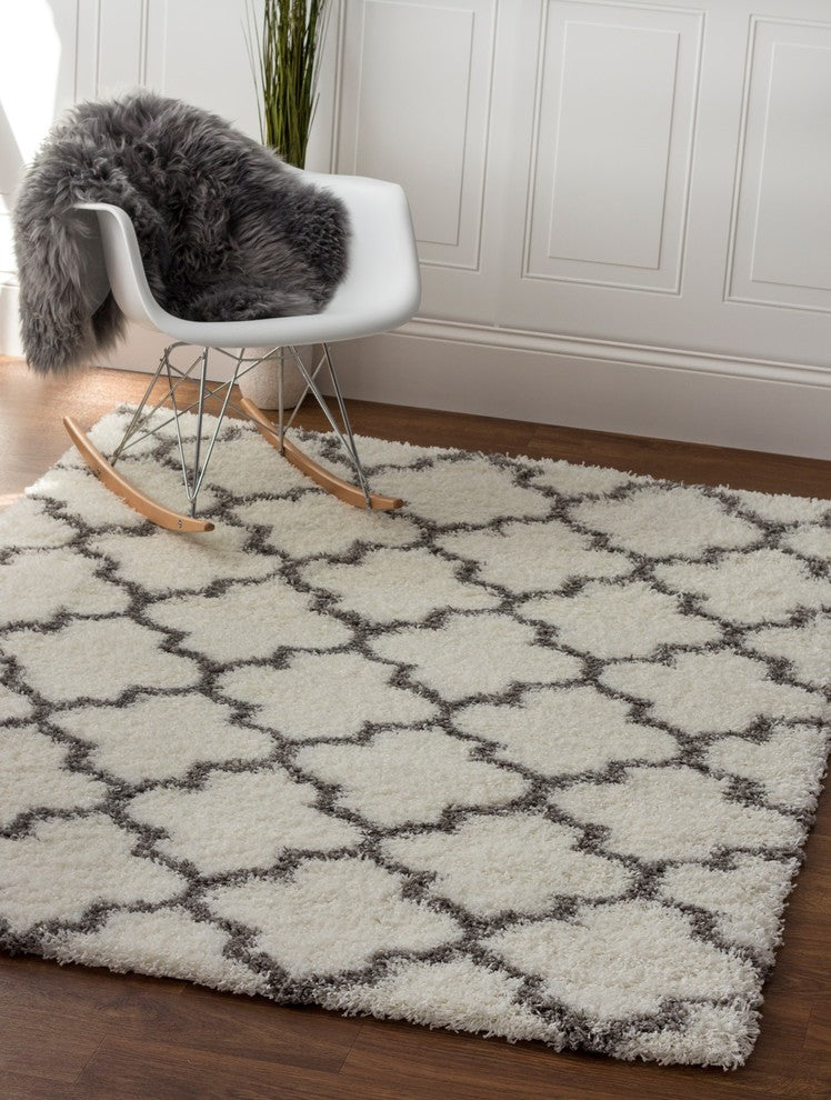 Dubach Morrocan Trellis Shag Rug - White and Gray - 3' 2" X 5'