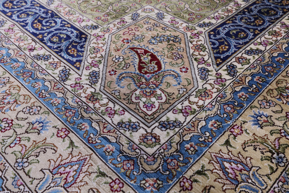 8' Square High End Persian 100% Silk Hand Knotted Rug Q4796