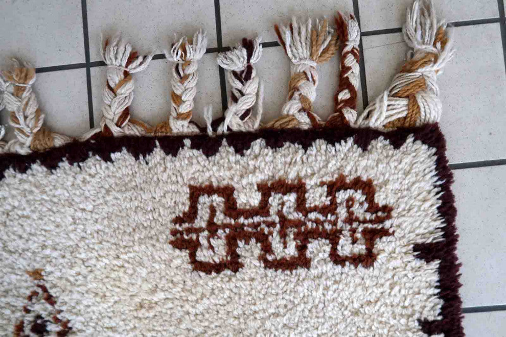 Handmade Vintage Moroccan Berber Rug 2.4'x4.4', 74cmx136cm 1970s