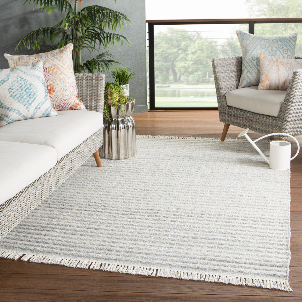 Jaipur Living Torre Indoor/Outdoor Solid Light Gray/Cream Area Rug, 4'x6'