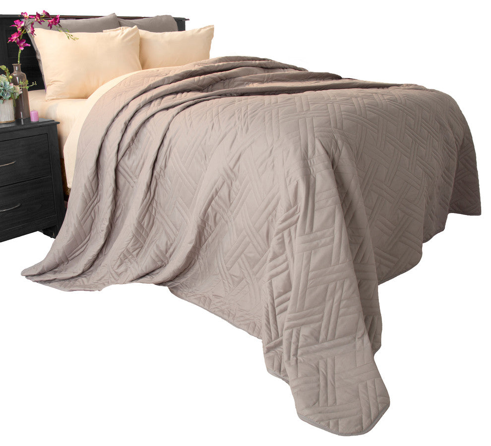 Lavish Home Solid Color Bed Quilt, Silver, King