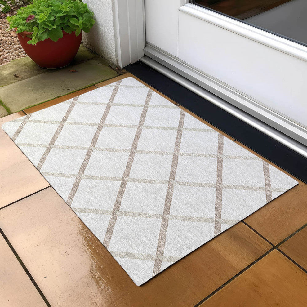 Indoor/Outdoor York YO1 Ivory Machine Washable 1'8" x 2'6" Rug