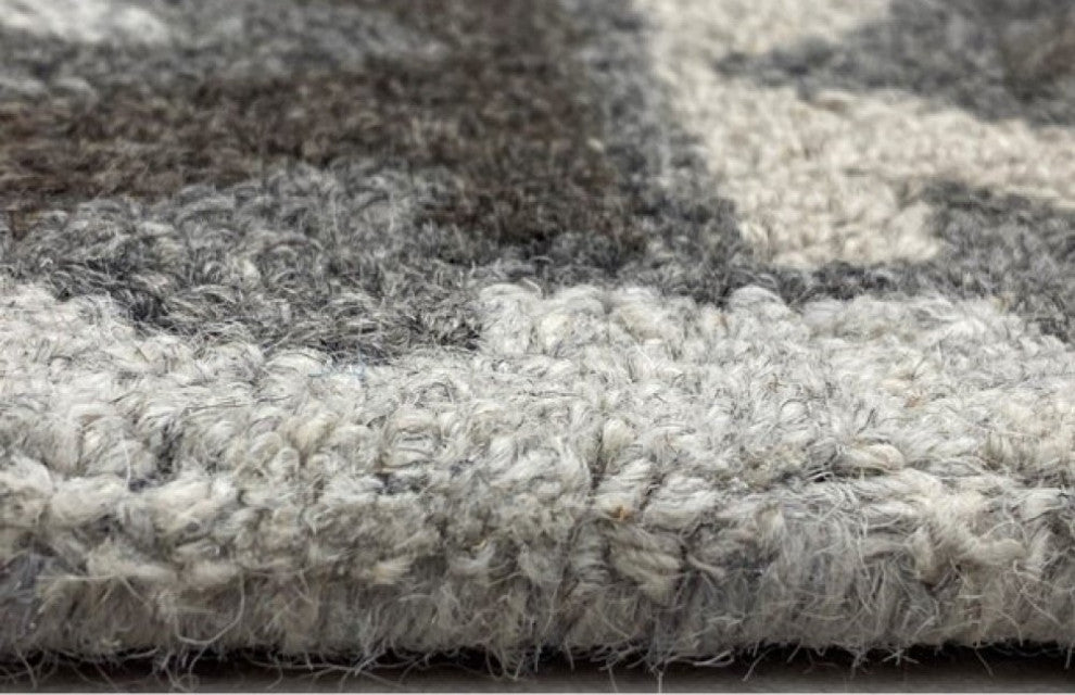 7" x 9" Gray and Ivory Classic Decorative Area Rug