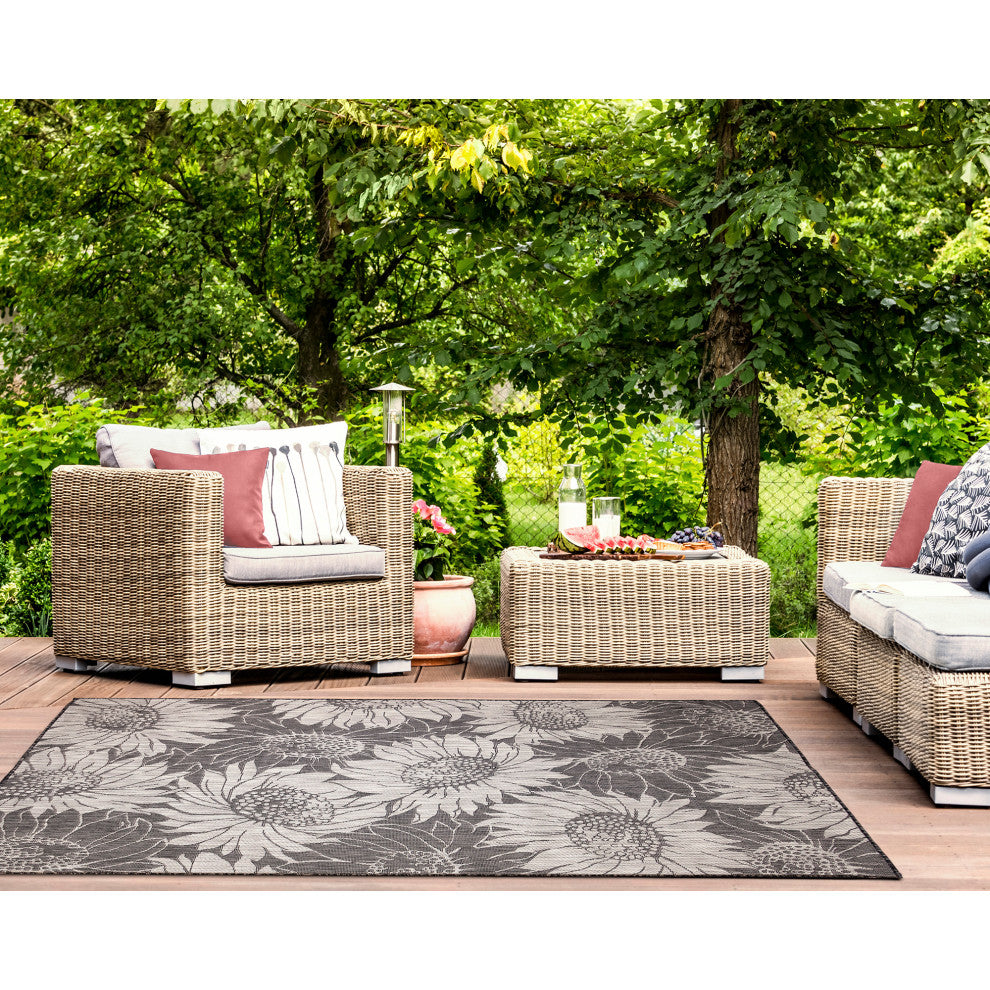 Carmel Sunflower Field Indoor/Outdoor Rug, Black, 7'10"x9'10"