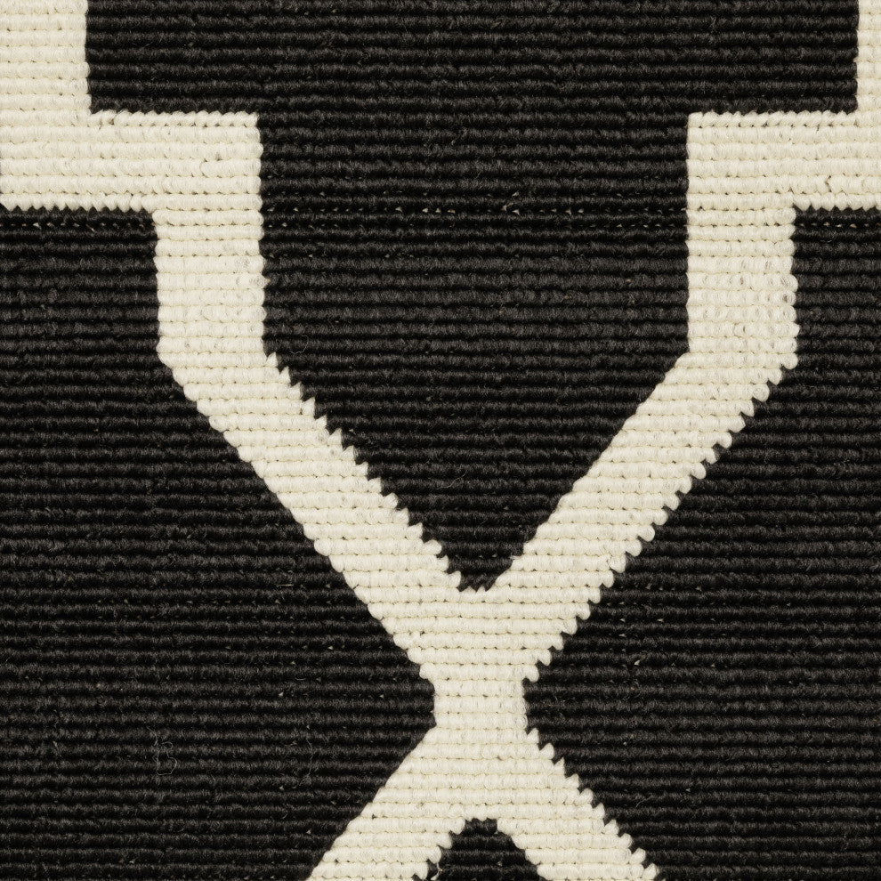 Martinique Lattice Black/ Ivory Indoor/Outdoor Area Rug, 2'5"x4'5"