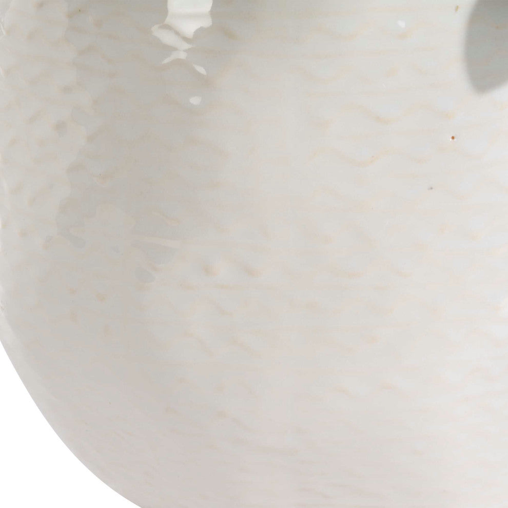 White-background close-up of a component/texture (pot surface) of the product.