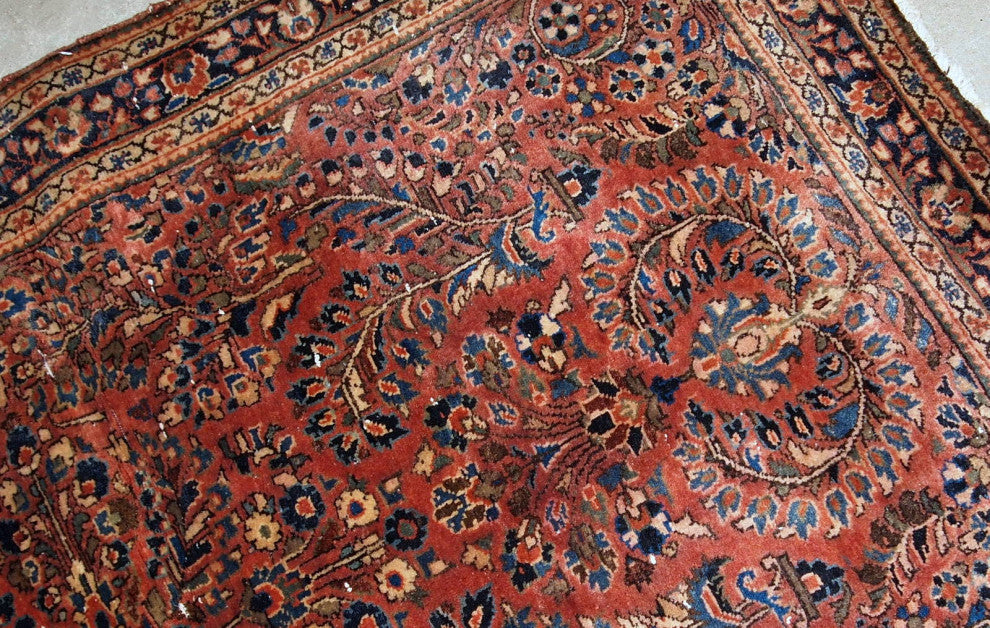 Handmade antique Persian Sarouk rug 3.5' x 5.3' (106cm x 161cm) 1920s