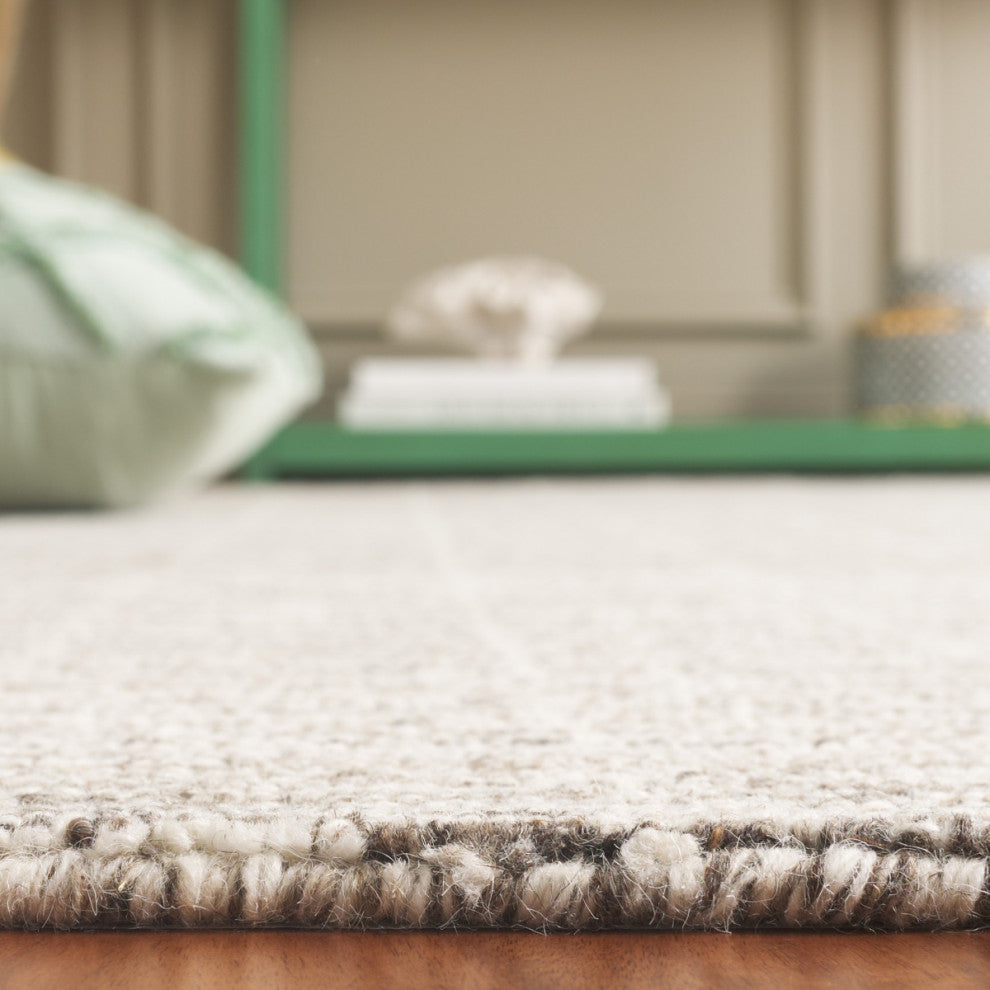 Safavieh Couture Ebony Collection EBN139 Rug, Natural/Grey, 6' Round