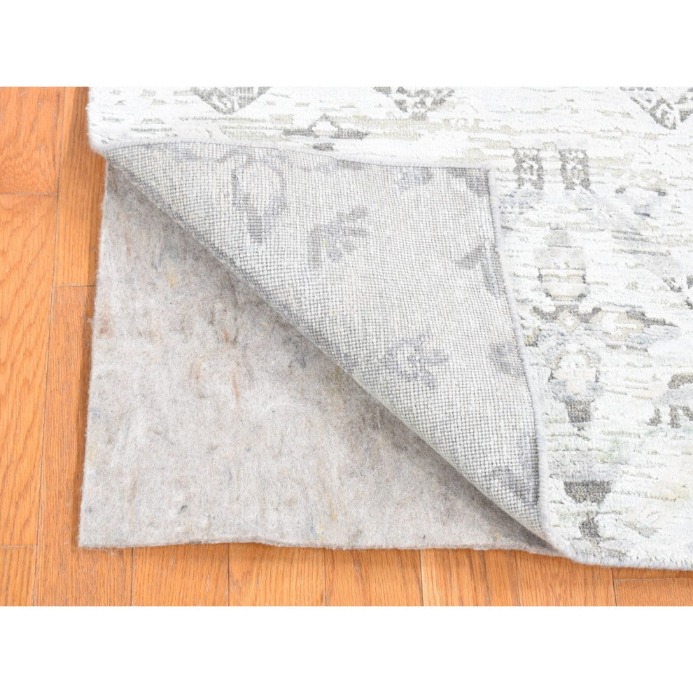 Gray, Modern Design Silk and Wool Hand Knotted Oriental Rug, 3'x5'2"
