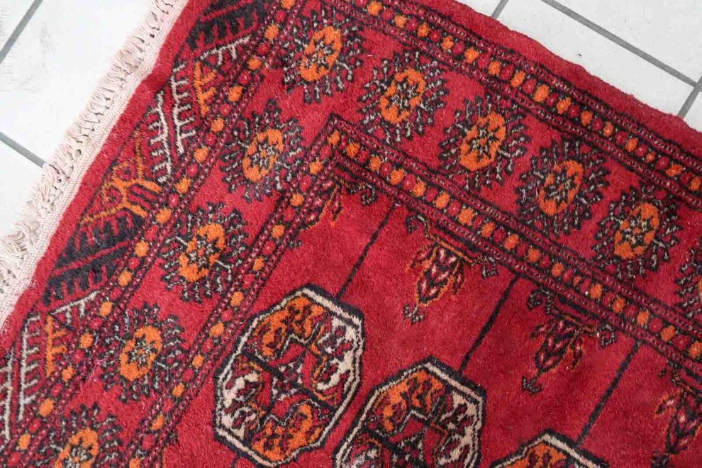 Handmade Vintage Pakistani Lahore Rug 2.6'x4', 80cmx122cm, 1970s