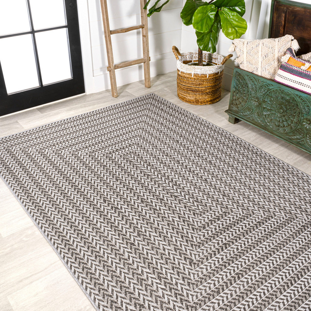 Chevron Modern Concentric Squares Indoor/Outdoor Area Rug, Black/Light Gray 8x10