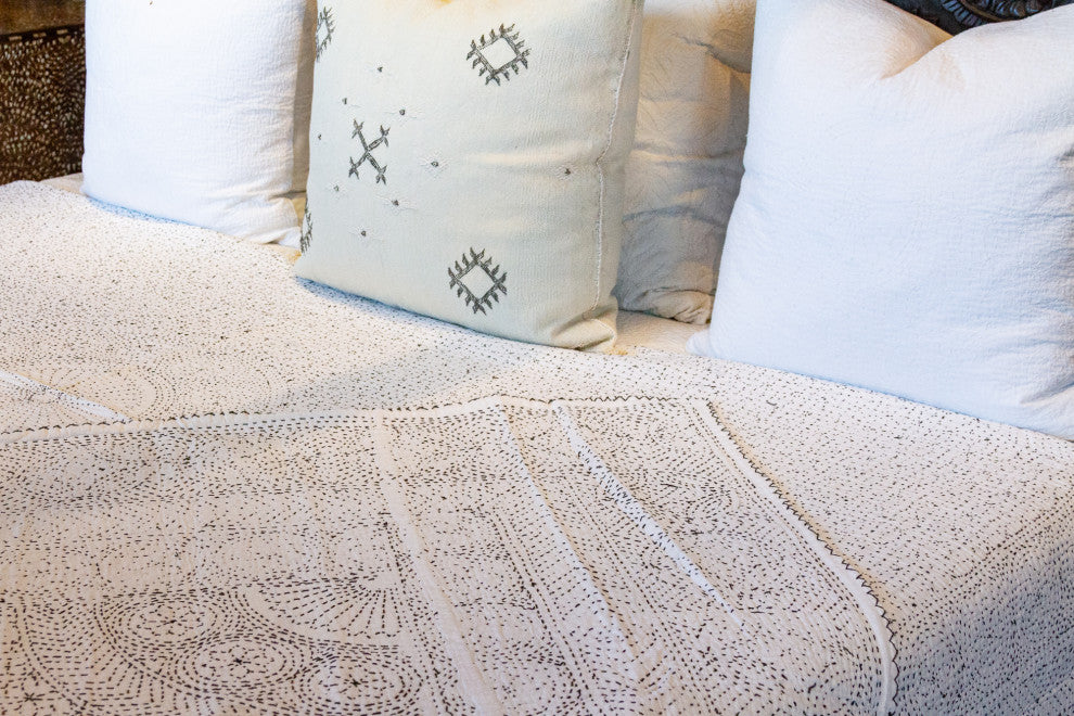 Arjuni Filanan Embroidered Bed Cover