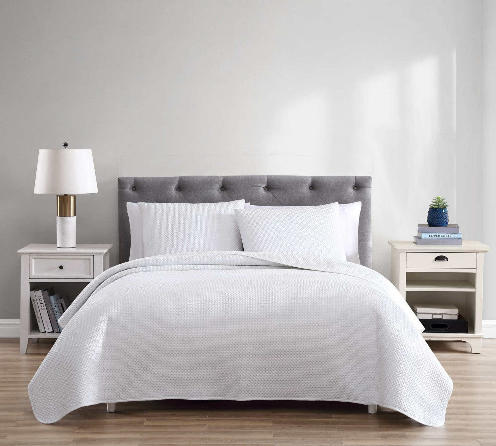 The Nesting Company Aspen 3 Piece Quilt and Pillow Sham Set - Queen - White