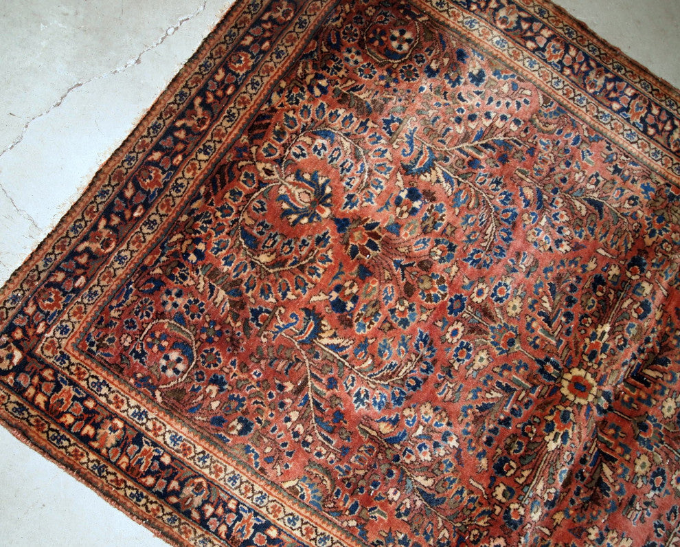 Handmade antique Persian Sarouk rug 3.5' x 5.3' (106cm x 161cm) 1920s