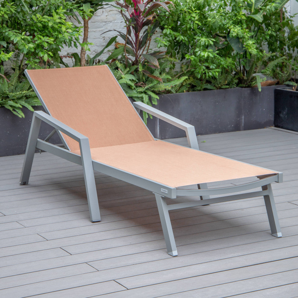 LeisureMod Marlin Chaise Lounge Chair With Arms and Fire Pit Table, Light Brown