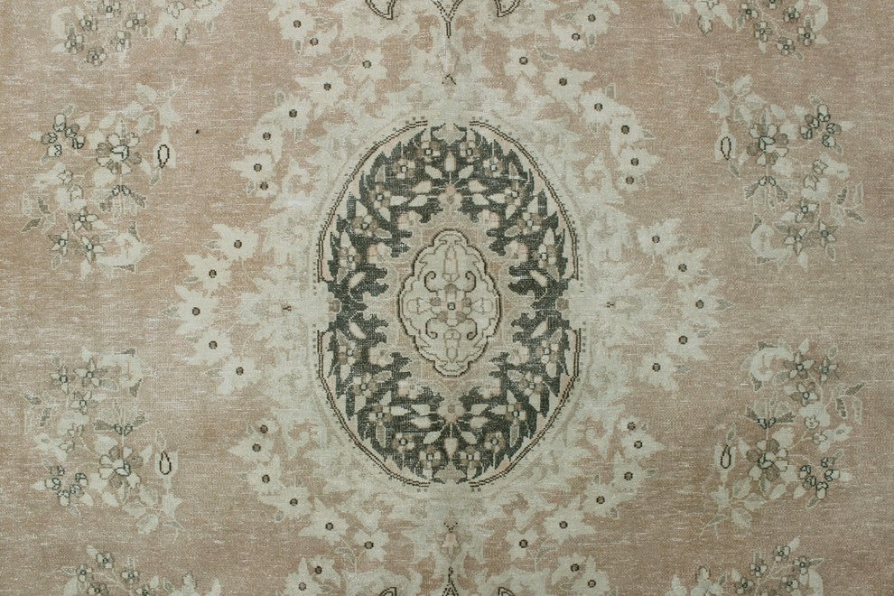 Fine Vintage Distressed Everleigh Rust Rug 9'10"x13'0"